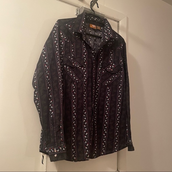 Unique Skull Snap Shirt - Picture 13 of 14